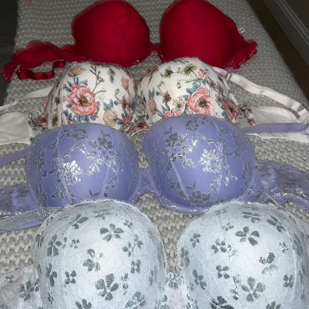 Victoria Secret Bundle all 38DDD.  stretch or piling is in photos 2 rarely worn